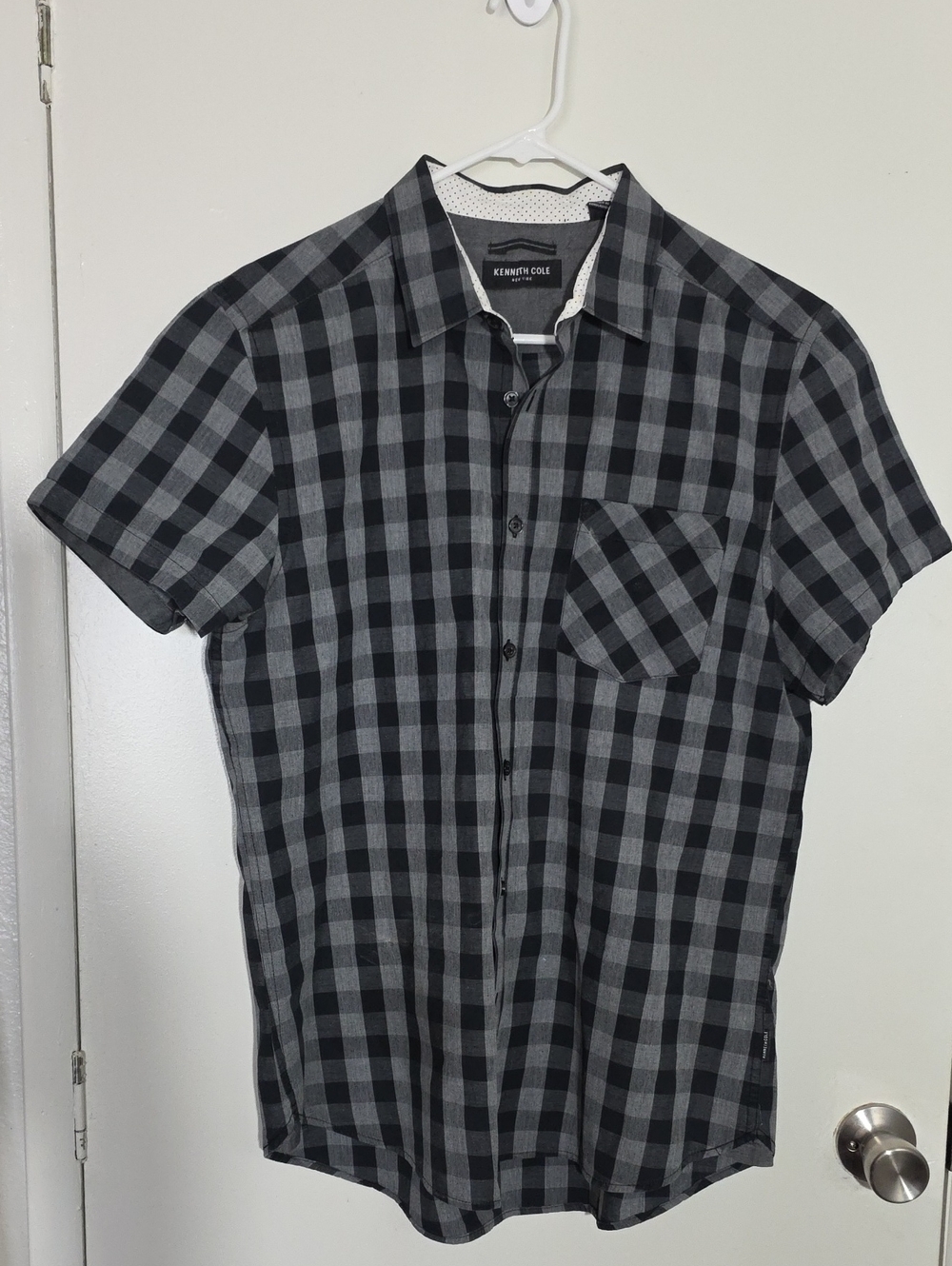 Kenneth Cole Black & Gray Short-Sleeve Plaid Button-Up Shirt